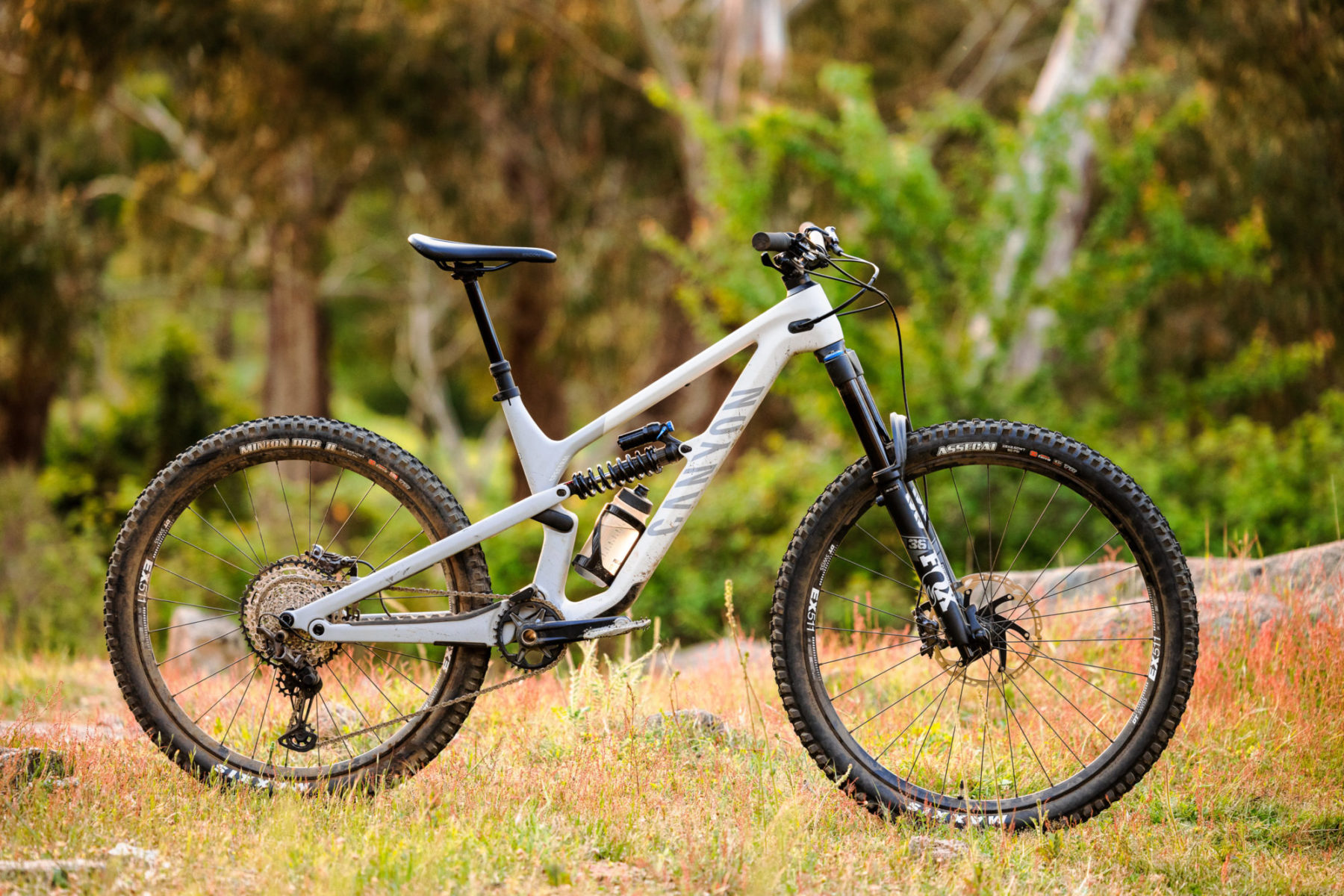 Canyon Spectral CF 8 CLLCTV Review | A mullet bike that's built to party!