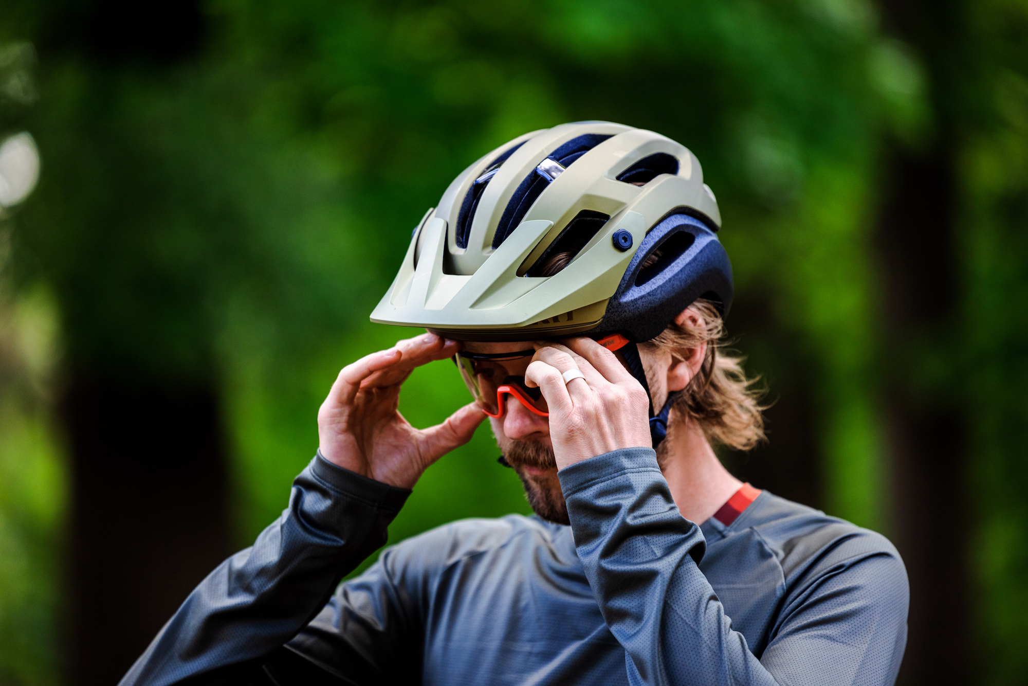 giro manifest spherical mips helmet