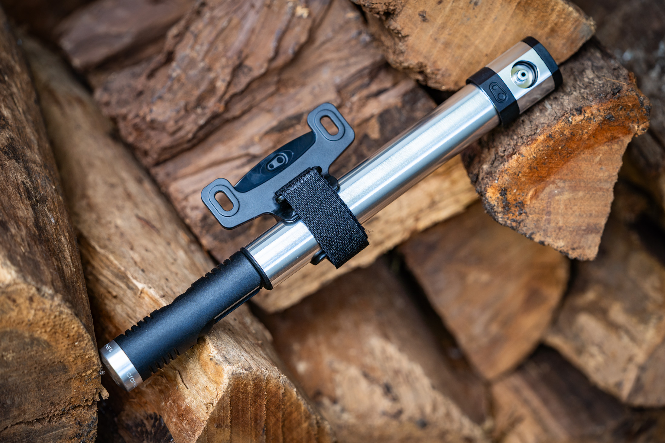 Fresh Produce Crankbrothers Gem Floor Pump & Klic HV Hand Pump Flow