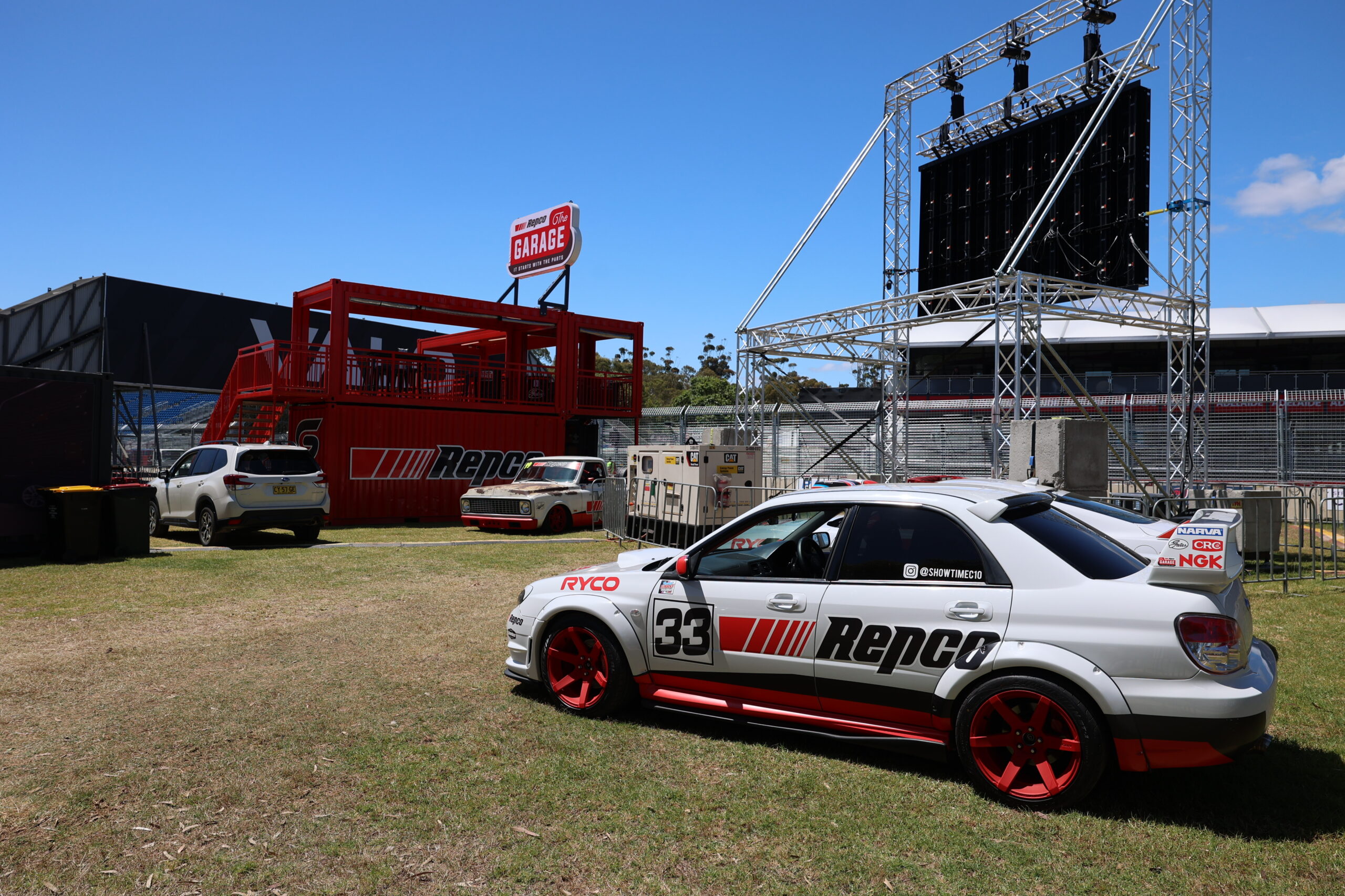 Retro Touring Cars The Benson & Hedges BMW E30 Repco Garage