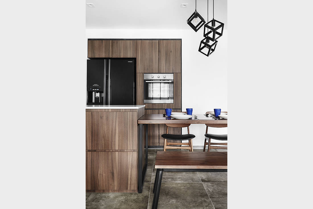 One newly married couple, with two very different design preferences. How will this end?