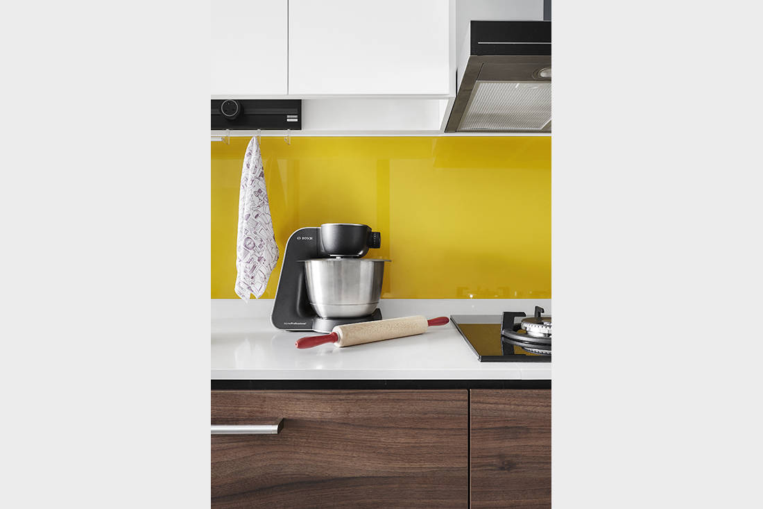 One newly married couple, with two very different design preferences. How will this end?