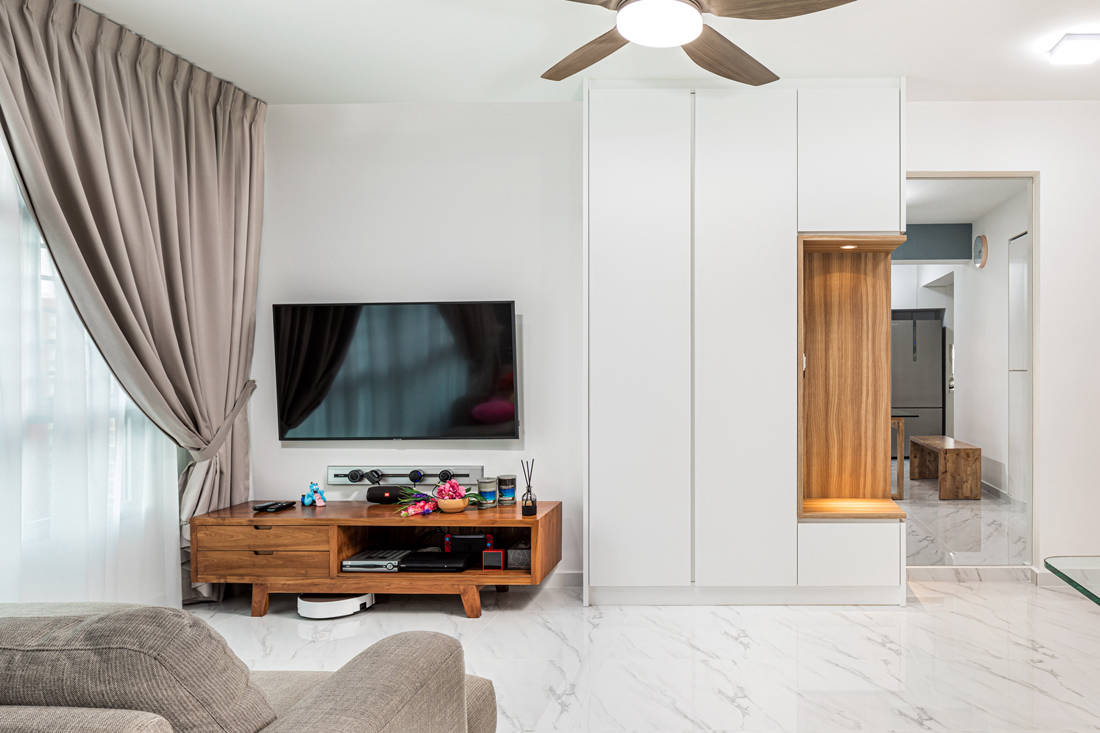 Open and closed spaces meet fluidly in this HDB flat