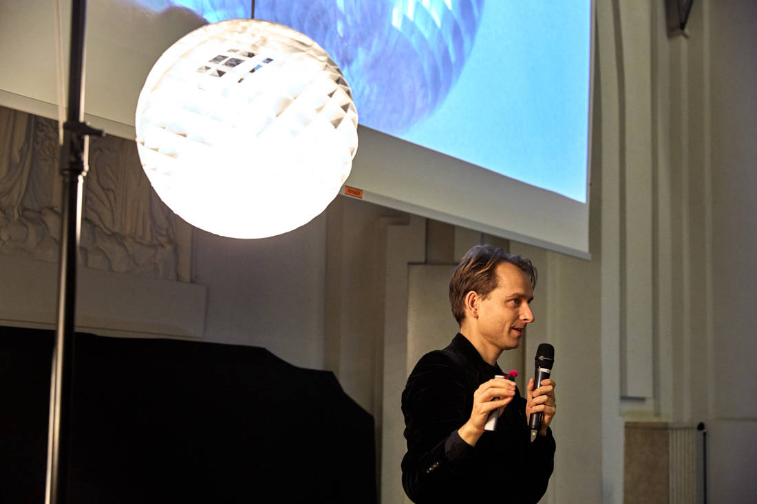 Øivind Slaatto on Louis Poulsen Patera Silver light (3)