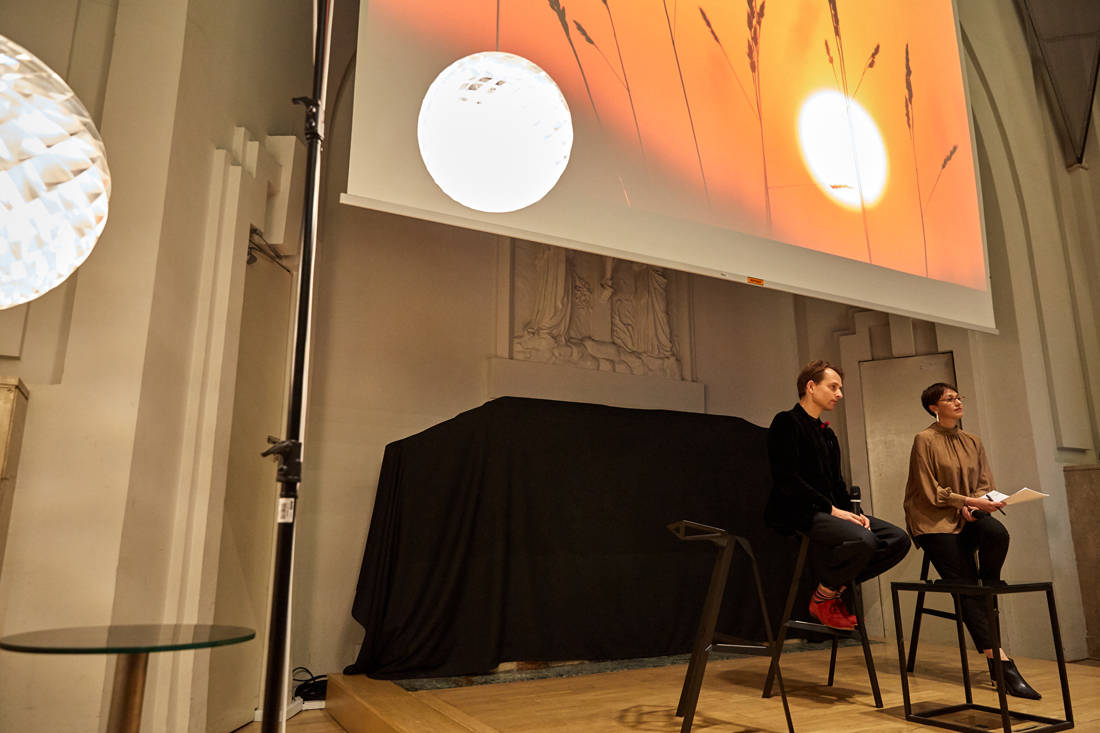 Øivind Slaatto on Louis Poulsen Patera Silver light (9)