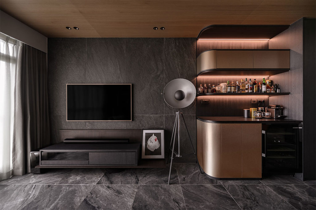 bronze bar in flat