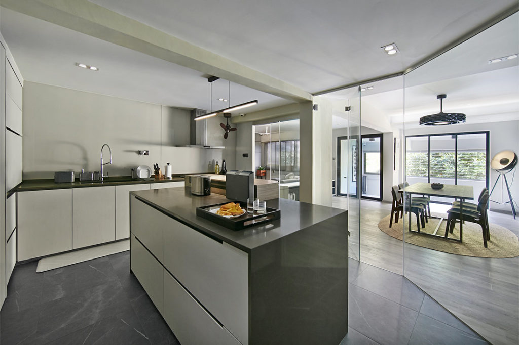 kitchen island in Jumbo flat