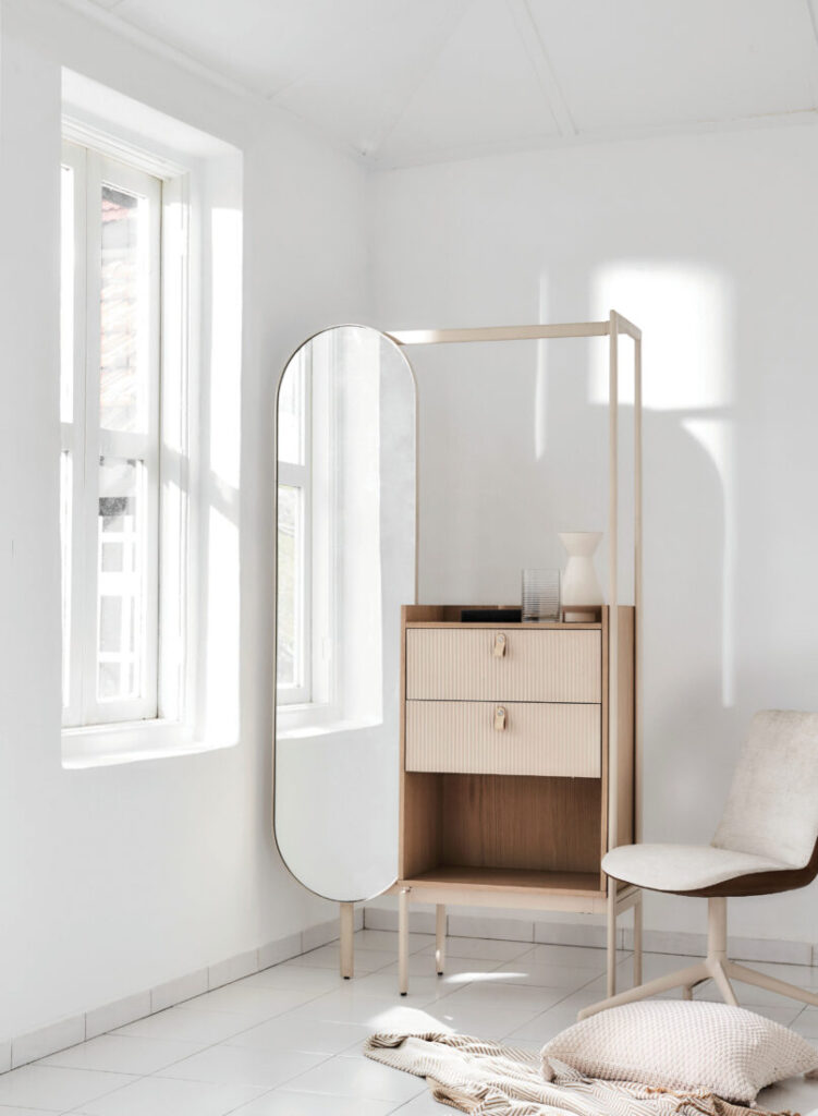 Multipurpose vanity from commune