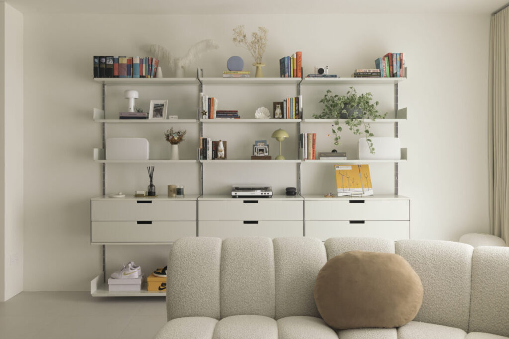 Vitsoe shelving