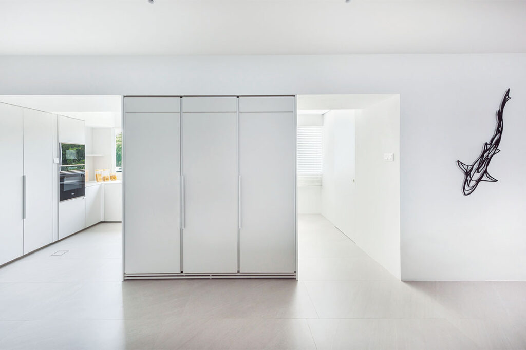 spacious apartment by Artistroom