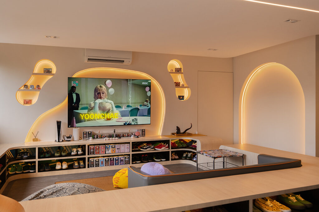 Living Room image