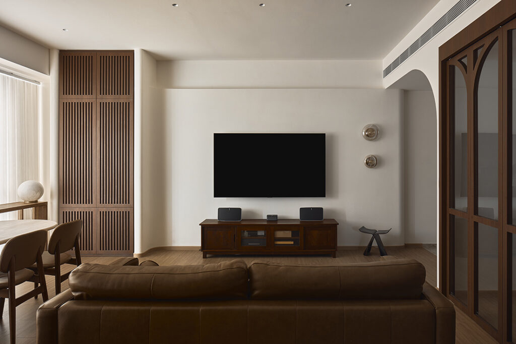 Living Room image