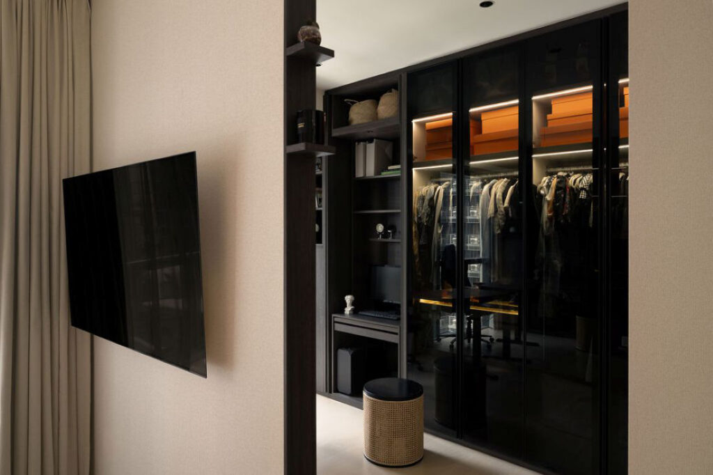 Walk-in Wardrobe image
