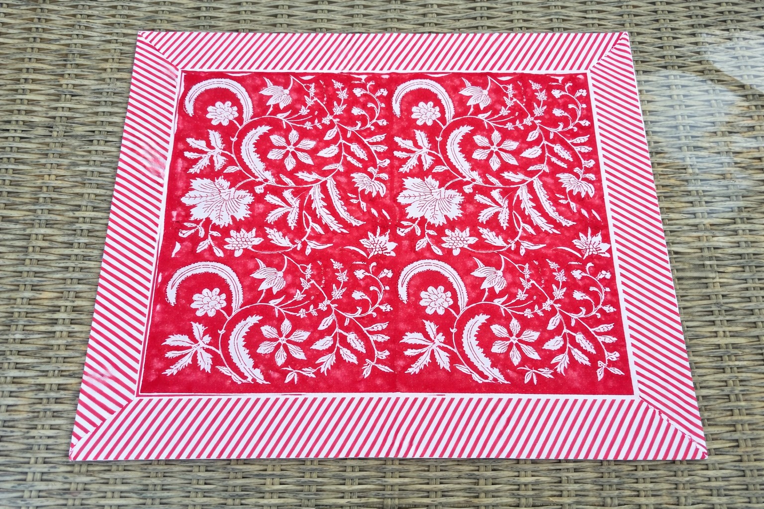 The End of Paper Waste: Elevating Everyday Meals with Oversized Cloth Napkins