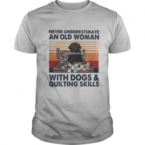 TshirtStation Never Underestimate An Old Woman With Dachshund Dogs And Quilting Skills Vintage Retro Shirt X