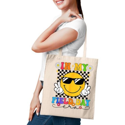 In My Field Trip Era Retro Groovy Teachers Field Day 2024 Tote Bag
