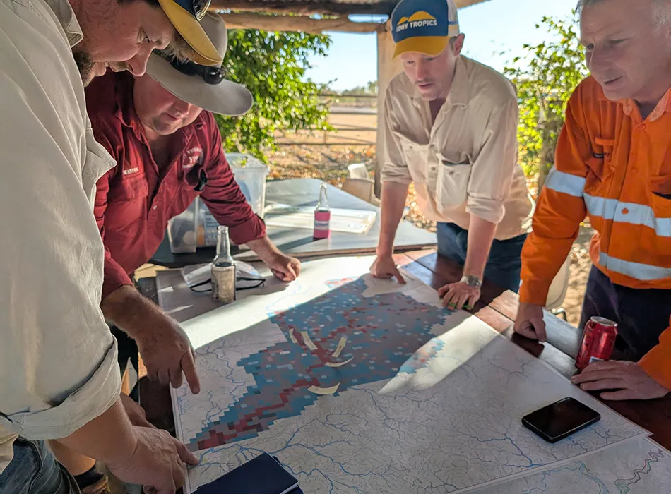 Bowen River producers discuss landscape repair during a field trip.