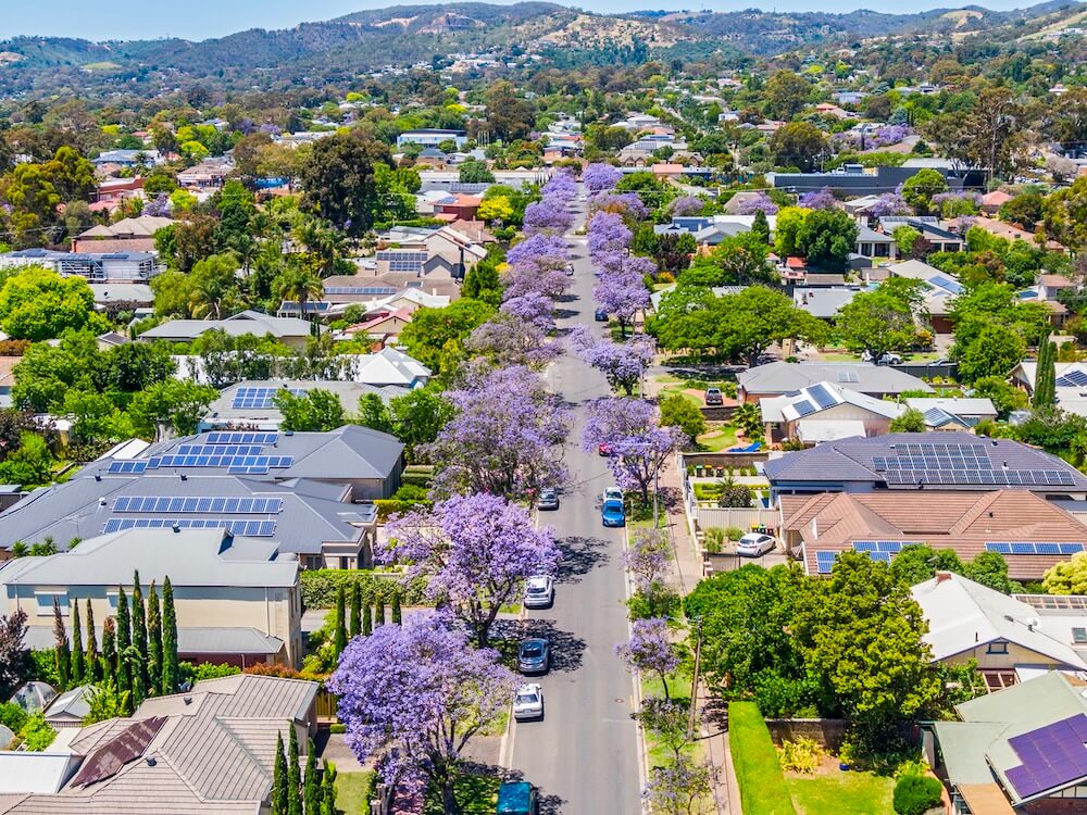 What agents are advising sellers as auctions lose ground