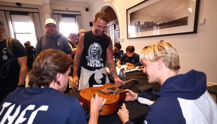 Two incredible pieces of Spurs history up for auction! - Asset in Block