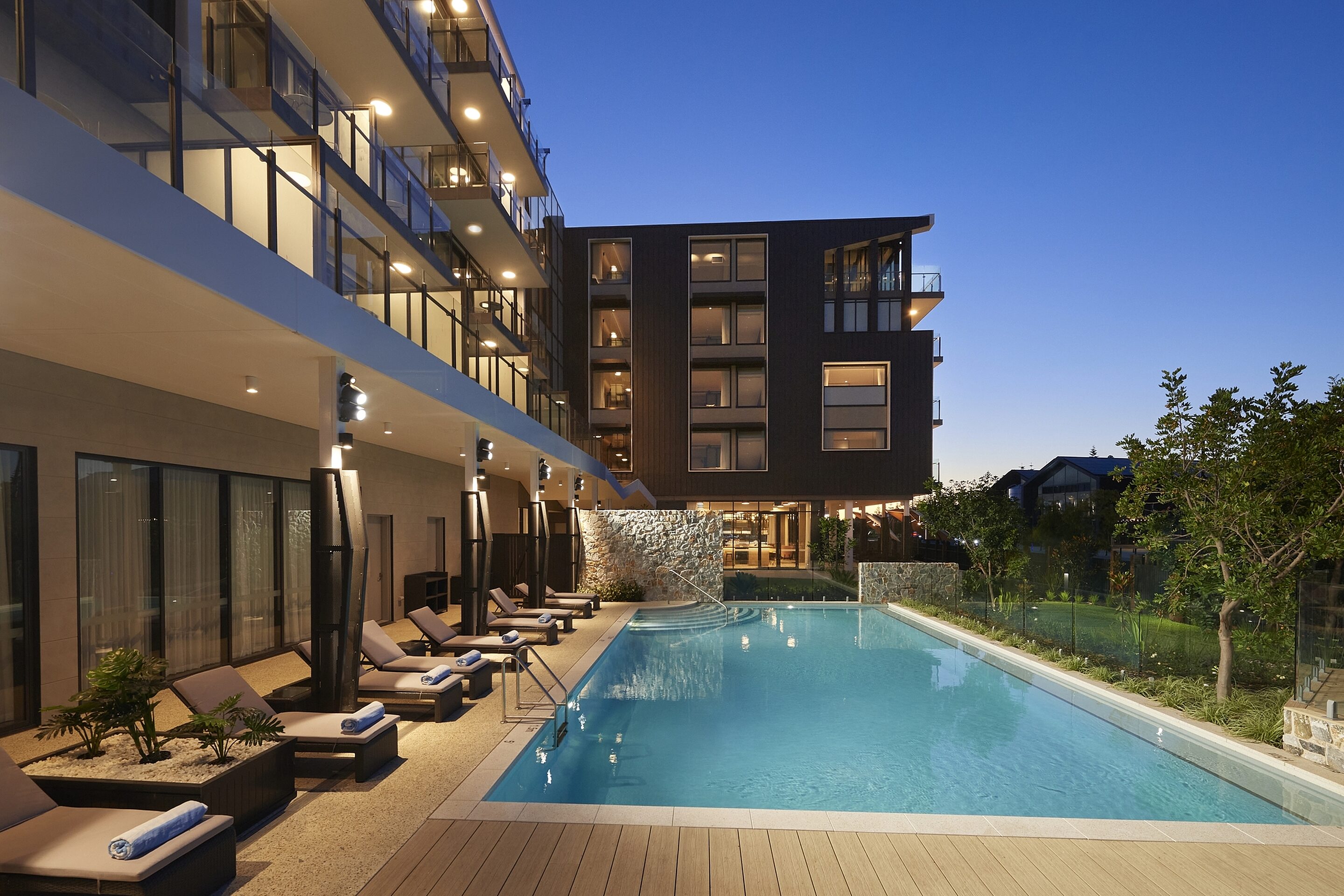 15 20231206 HILTON GARDEN INN BUSSELTON Pool Evening