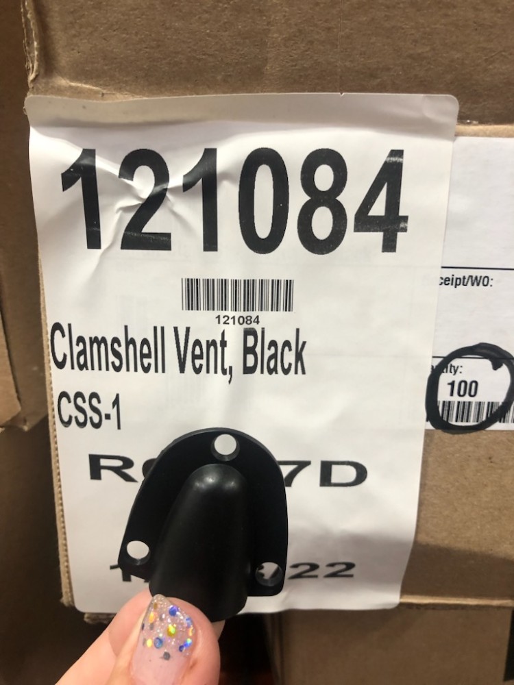 Clamshell Vent, Black