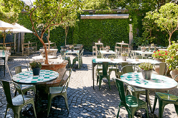 the-beresford-courtyard-melbourne-cup-venue-tile