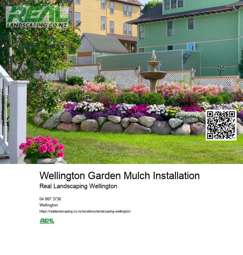 Wellington Poolside Landscaping