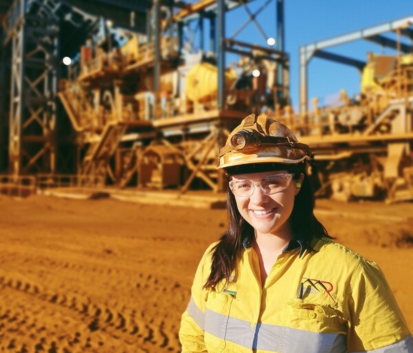 Person, Clothing, Apparel, Hat, Hardhat, Helmet, Construction