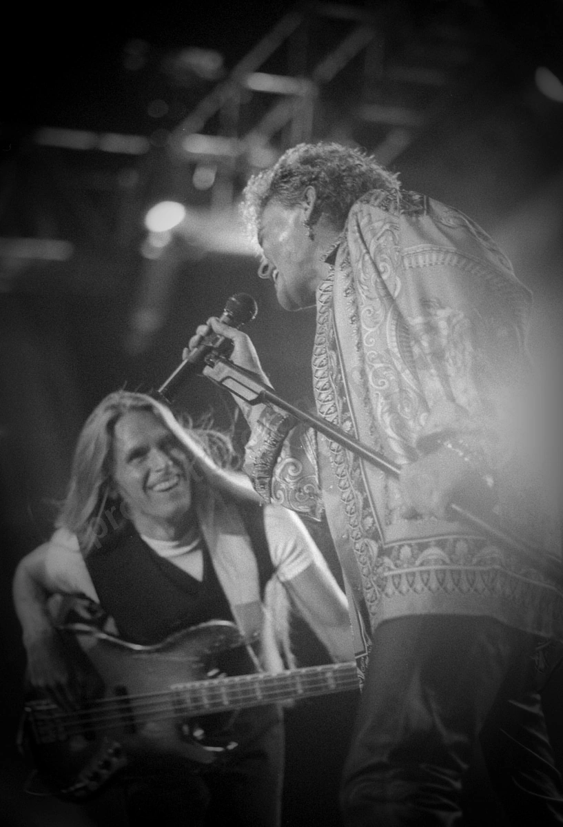 1_air_supply_burswood_1604_wyliepic_96_04.jpg