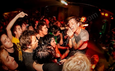 1_autum_to_ashes_crowd_rosemount_12_06_10.png