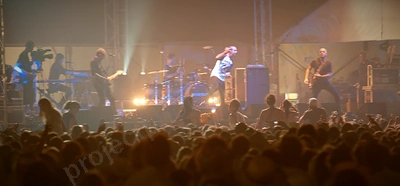1_birds_of_tokyo_crowd_southbound_wyliepic_1_11_00.png
