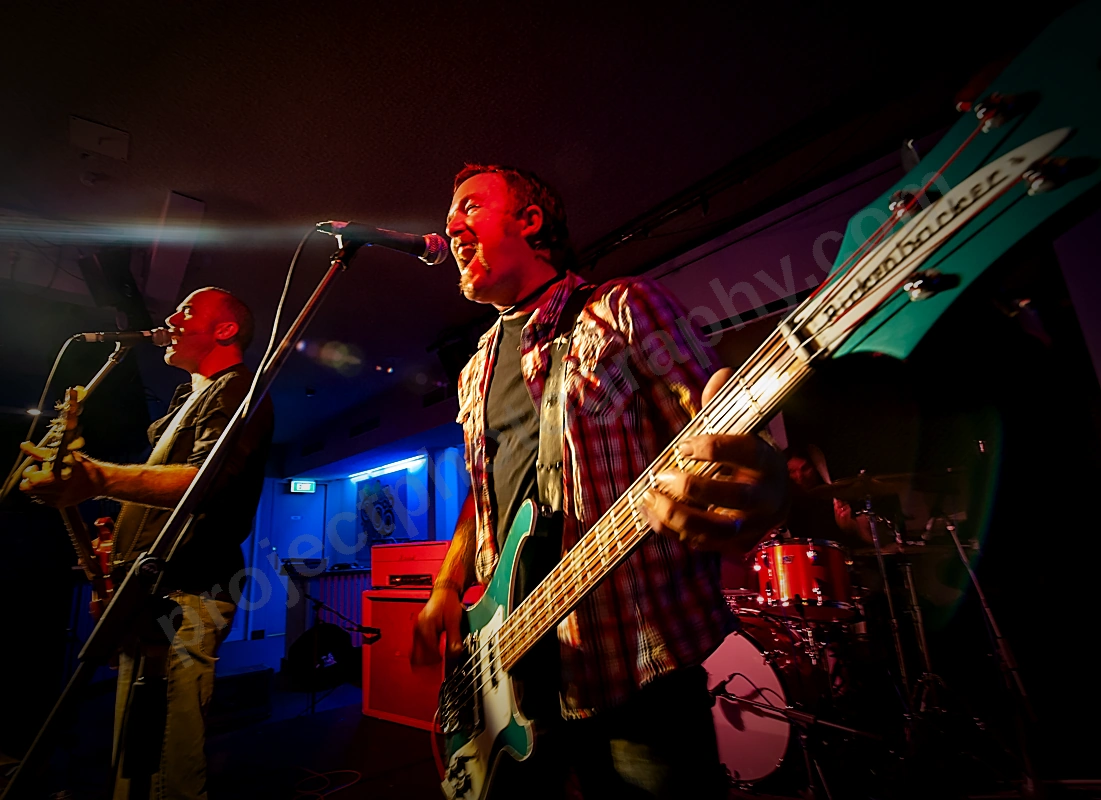 1_black_buzzard_1st_gig_white_sands_wyliepic_11_08_00.png