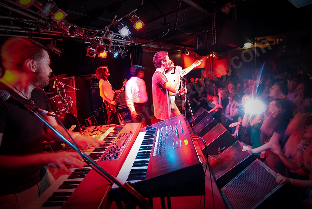 1_bluejuice_crowd_amp_wyliepic_4_08_ 01.png