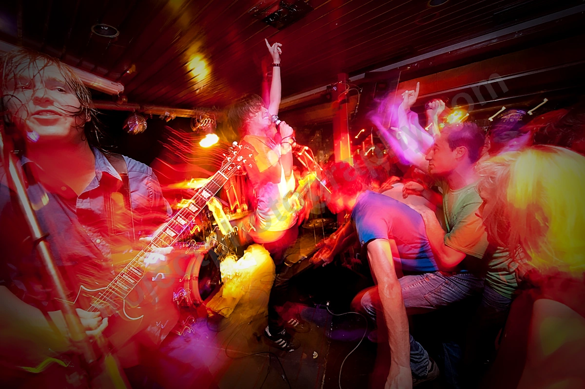 1_british_india_crowd_indi_bar_wyliepic_1_09_000.png