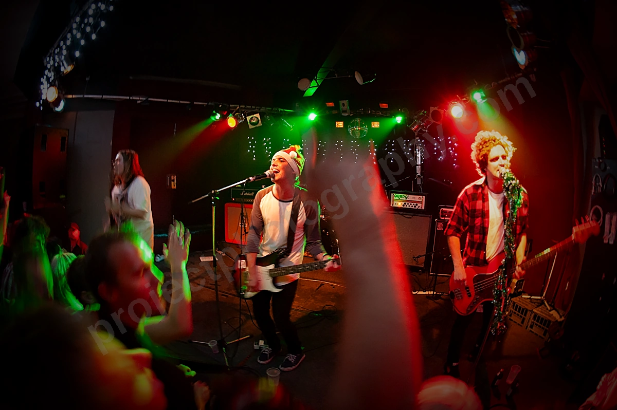 1_british_india_crowd_rosemount_christmas_gig_wyliepic_12_11_01.png