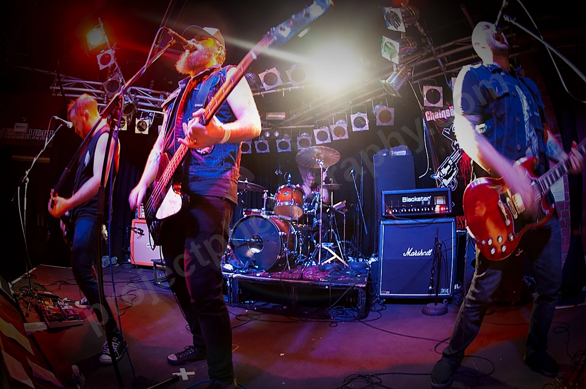 1_chainsaw_hookers_amps_wyliepic_12_12_00.png