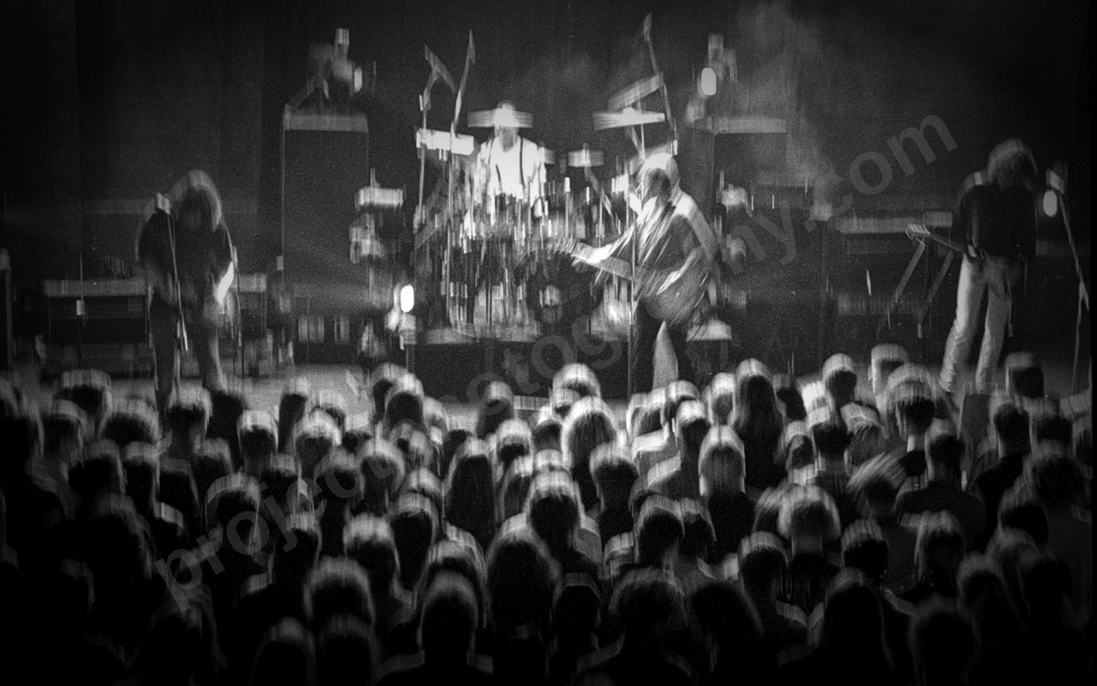 1_church_crowd_berlin_340_wyliepic_92_04.jpg