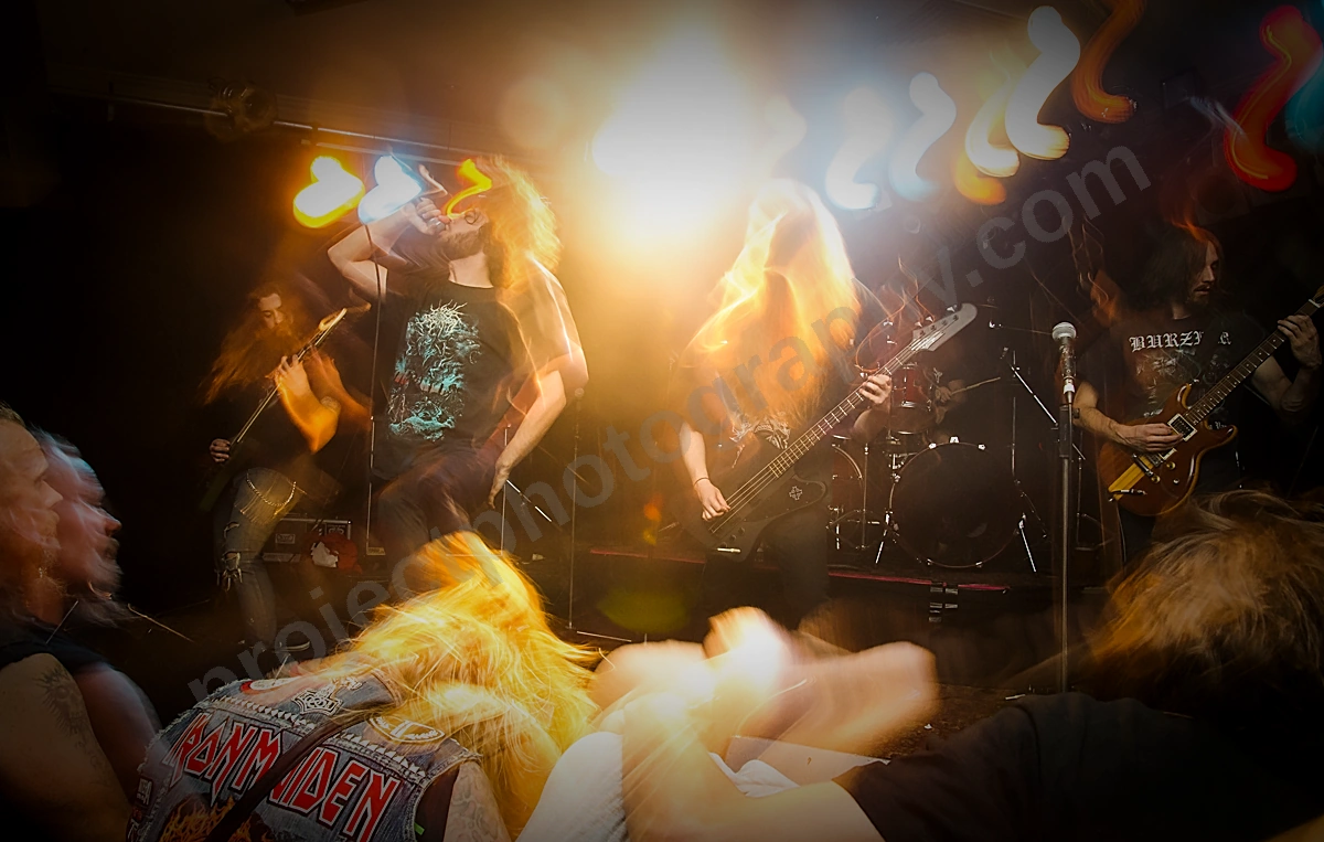 1_crypt_crawler_crowd_boston_wyliepic_4_19_03.png