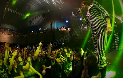 1_darkness_crowd_freo_metropolis_wyliepic_11_15_00.png