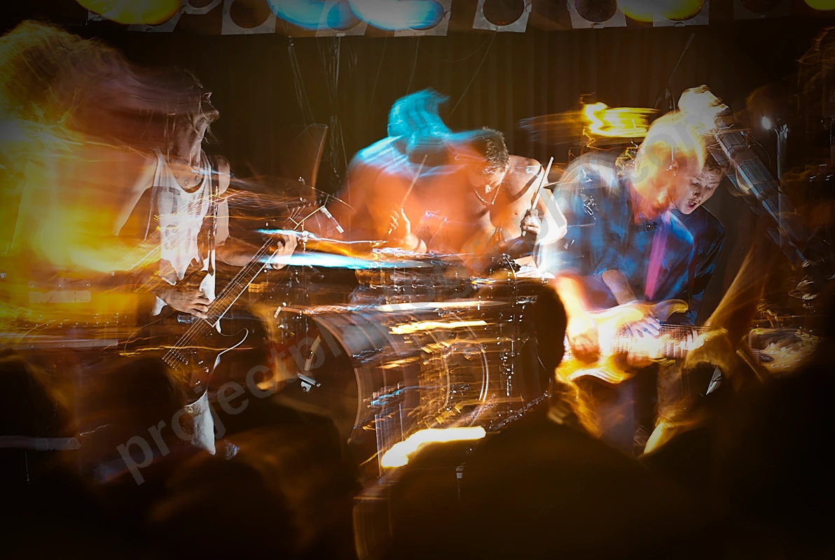1_dead_set_radio_crowd_amp_wf_wyliepic_3_12_00.png