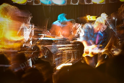 1_dead_set_radio_crowd_amp_wf_wyliepic_3_12_00.png