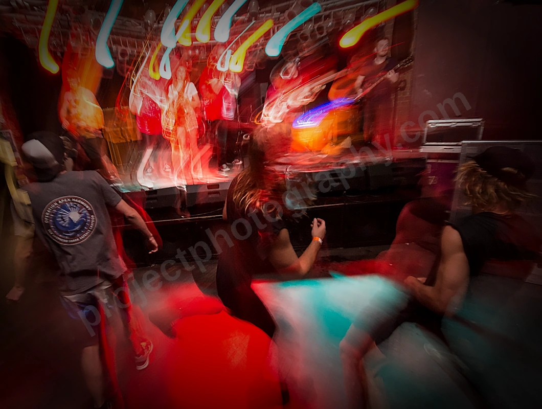 1_donald_trumpets_crowd_amp_wyliepic_22_12_09.png