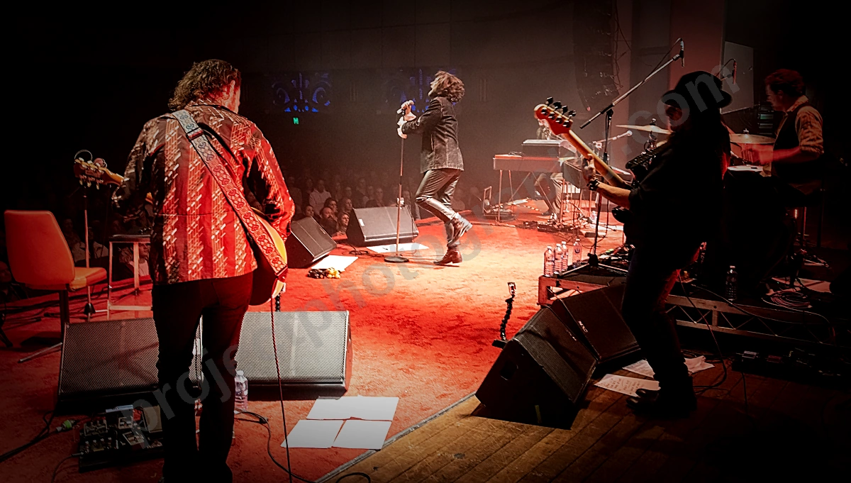 1_doors_justin_burford_band_astor_wyliepic_10_10_21_0800.png