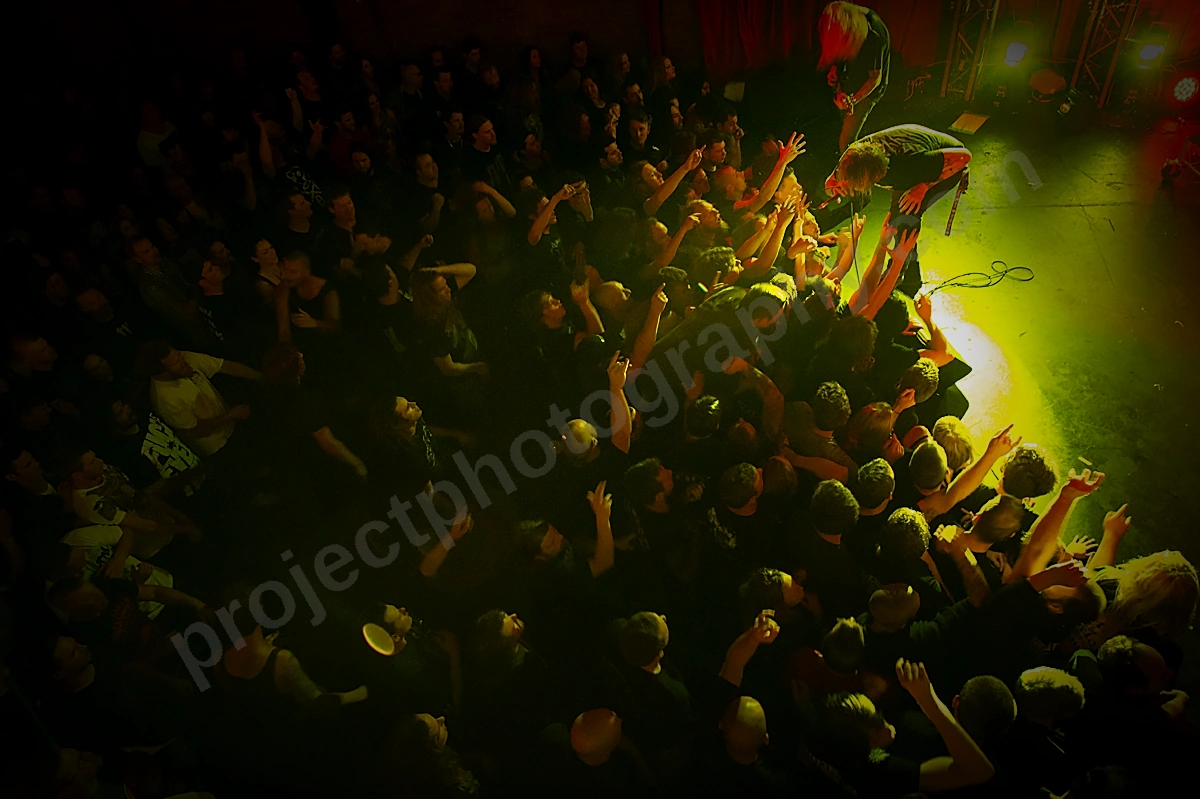 1_fear_factory_crowd_capital_wyliepic_10_12_00.png