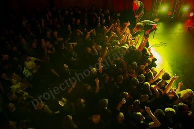 1_fear_factory_crowd_capital_wyliepic_10_12_00.png