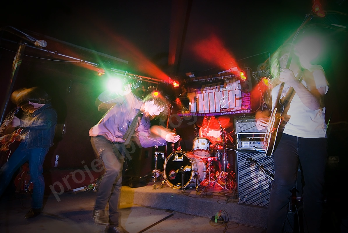 1_howlin_novocaines_rosemount_wyliepic_7_07_00.png
