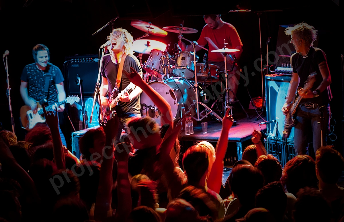 1_jebediah_crowd_amp_wyliepic_nye_31_07_00.png