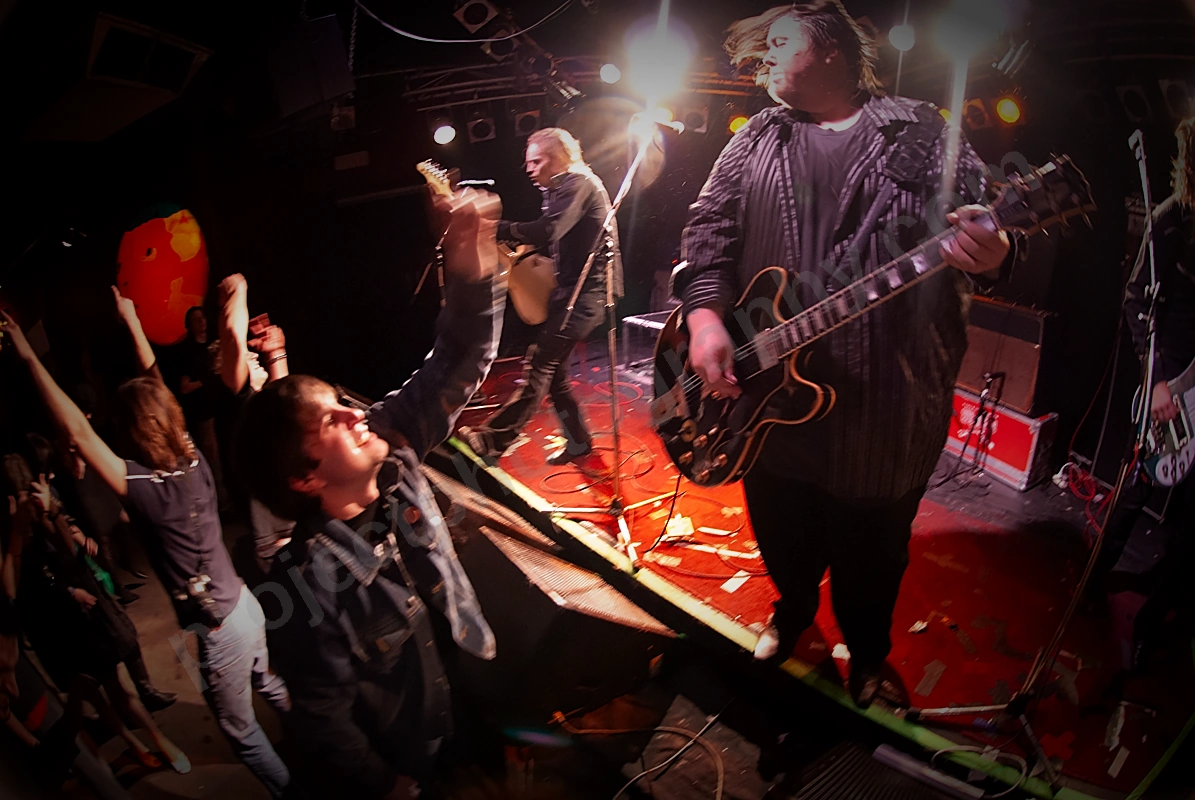 1_johnny_casino_and_the_secrets_crowd_amp_wyliepic_7_07_17.png