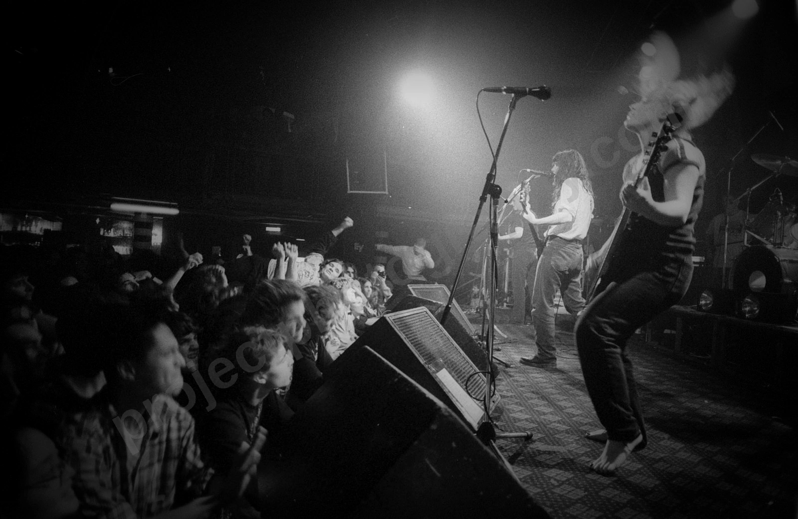 1_l7_crowd_metros_freo_1126_wyliepic_4_95_02.jpg