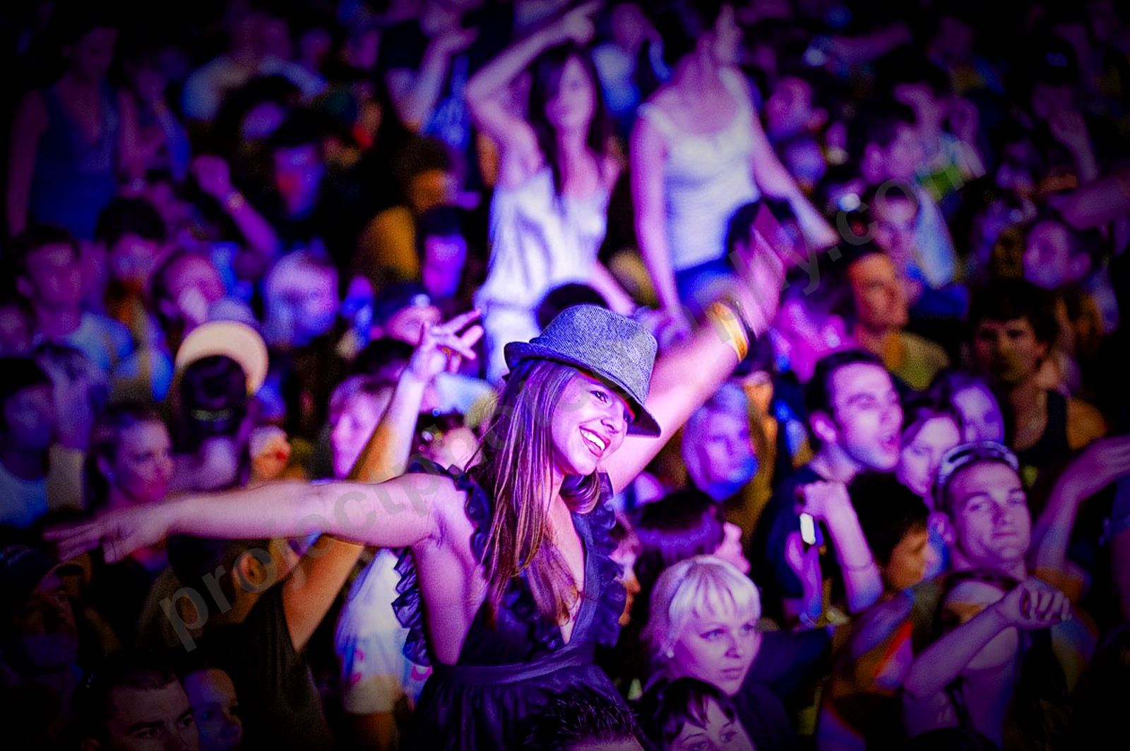 1_movement_crowd_wyliepic_2010_053_1.jpg